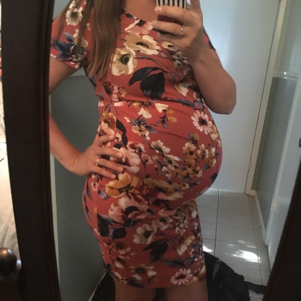 Rustic Floral midi maternity dress w/rouching; size medium; baby shower/moon